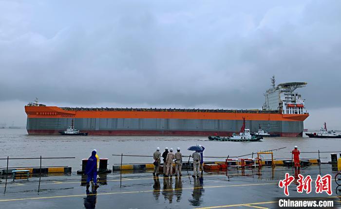 首艘具有自航能力的海上浮式生产储油船（FPSO）在沪完工离厂