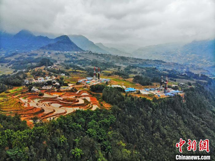 西南油气田公司经过十多年的技术攻关和生产建设，形成规模产能。目前，川南页岩气探明储量超过万亿立方米。中国石油西南油气田公司供图