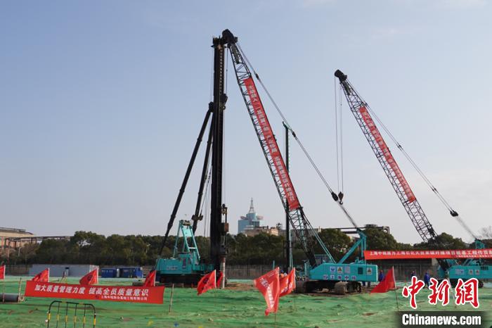 中国石化上海石化“2.4万吨/年原丝、1.2万吨/年48K大丝束碳纤维”项目,总投资达35亿元人民币。上海石化供图