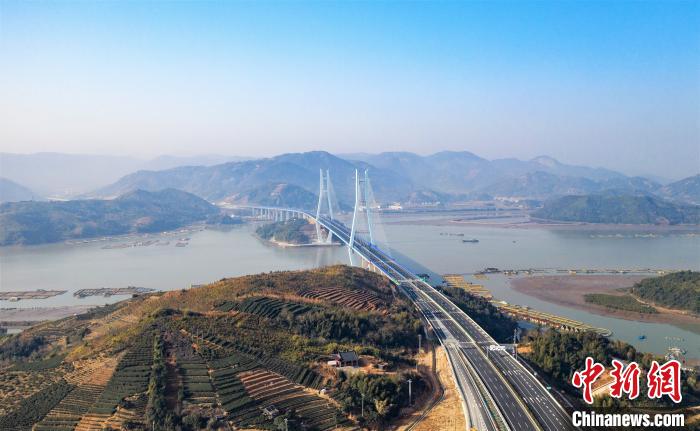 图为沙埕湾跨海大桥。 刘超超 摄