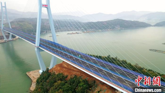 图为沙埕湾跨海大桥。 李军 摄