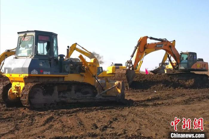 此次集中开工期与往年相比提前了一个月，创下历年来最早纪录。哈尔滨市委宣传部提供