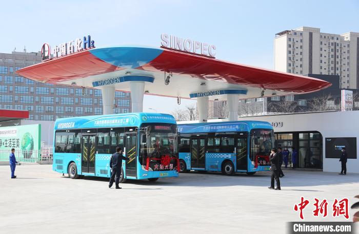 大连首批氢燃料电池公交车投入运营